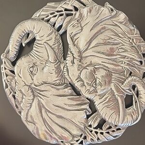 VINTAGE  Arthur Court 8" Elephant Motif Trivet.l